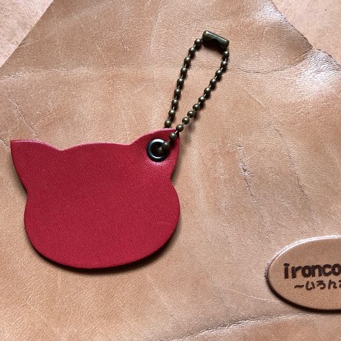 本革 レザー 猫型 ネコ♡ねこキーホルダー(=^x^=)赤猫ちゃん    送料無料でお届け 