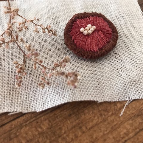 刺繍ブローチ