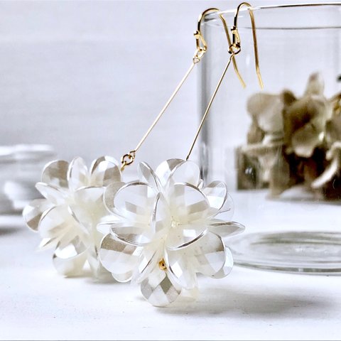 white pearl flower ball pierce/earrings