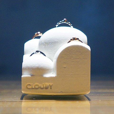 小さな雲の指輪スタンド。 “CLOUDY”(クラウディ) ホワイト
