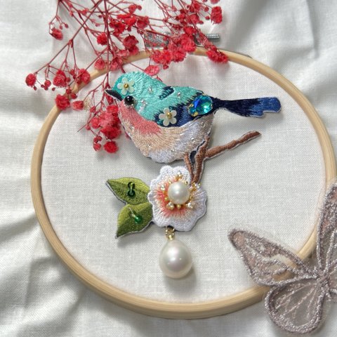 白藍*鳥*刺繍ブローチ(パール付き)