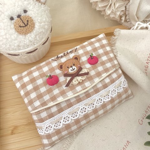 くまちゃん刺繍のポケットティッシュケース