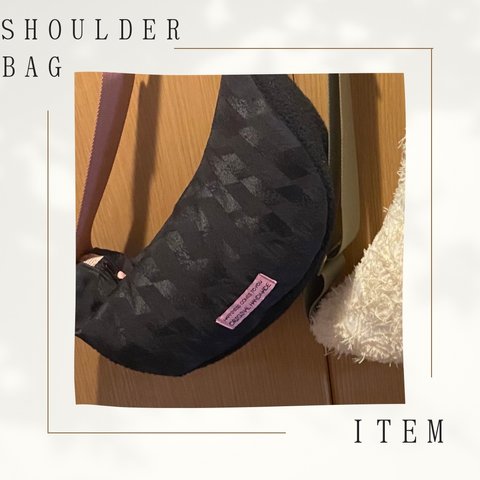 shoulder bag ブラック(SDGs生地) (側面はボア)