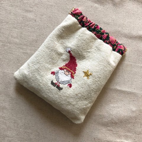 小人サンタ刺繍のバネポーチ　リバティ 