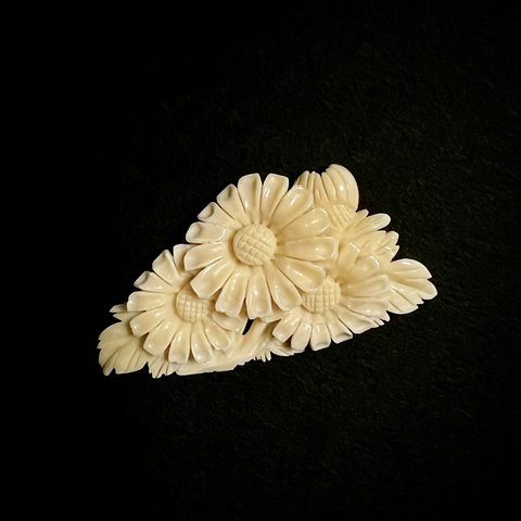 【SALE】鯨歯 大ぶり野菊のパーツ 5832