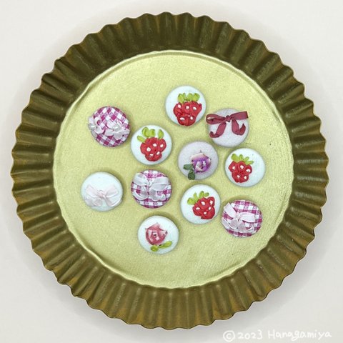 リボン刺繍のくるみボタン3個セット(柄ランダムでお届け)