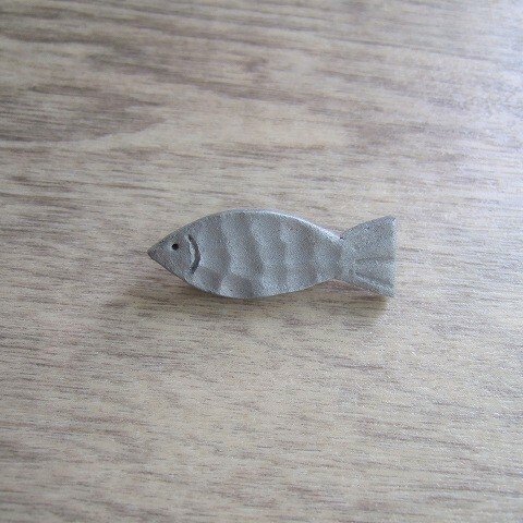お魚さんブローチ　さかな　フィッシュ　シルバー　銀