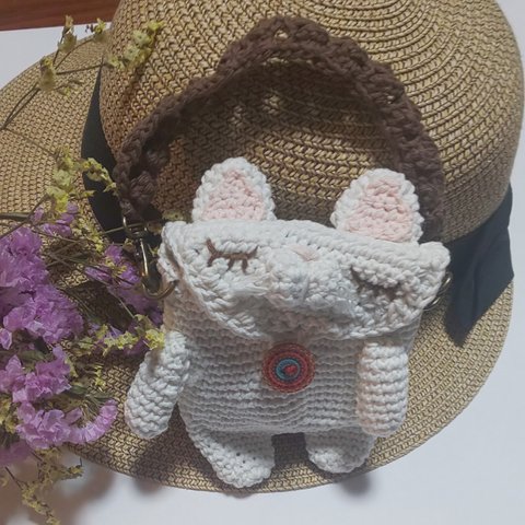 手編みのブサ可愛いおすまし白猫ポーチ