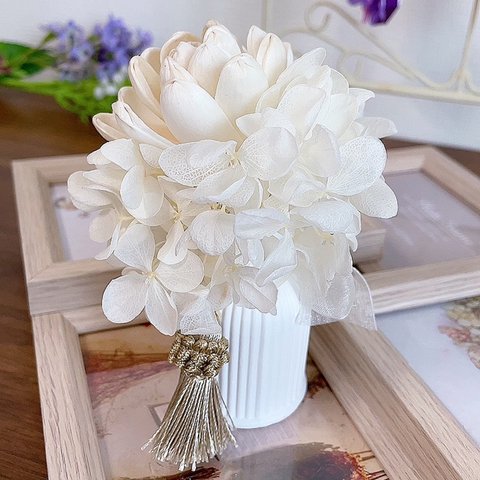 白いブーケの花瓶型アロマストーン