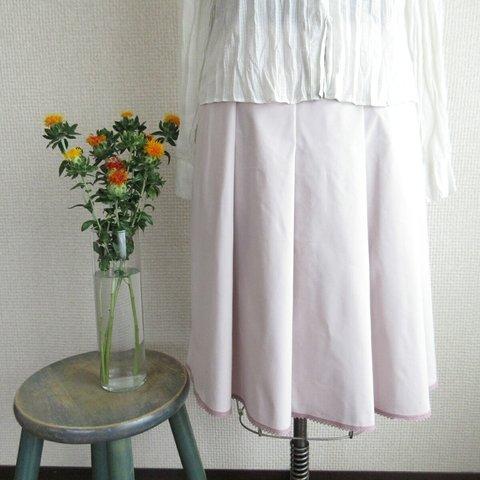 甘さ控えめピンク　春夏素材のソフトプリーツスカート