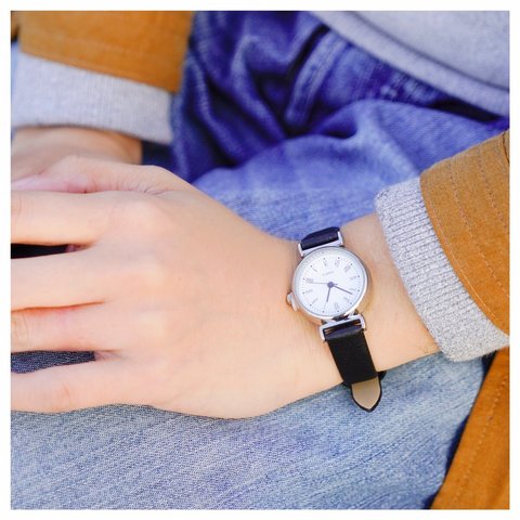 【華奢なデザインが可愛い】　腕時計　メンズ　レディース　シンプル　ホワイト×ブラック　ペアウォッチ　カップル　クリスマス