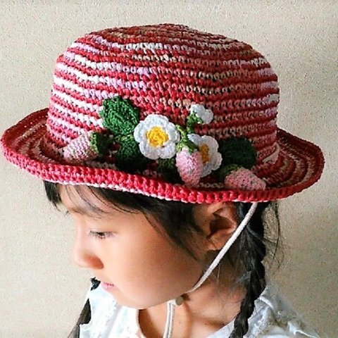 送料込◆ぷっくり苺の手編みの帽子(キッズ用)　HA003