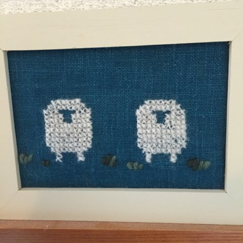 羊のウール刺繍の額