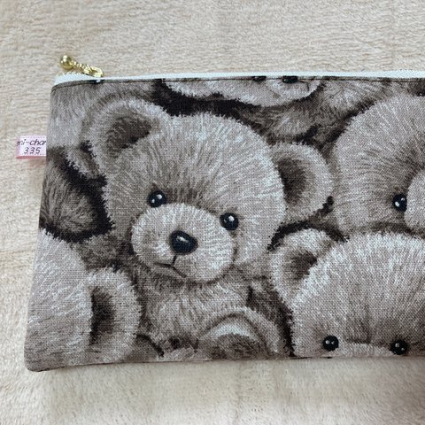 再販😊クマ🐻さんのフラットポーチ(ダークブラウン)