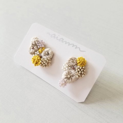 アシメトリー 刺繍イヤリング