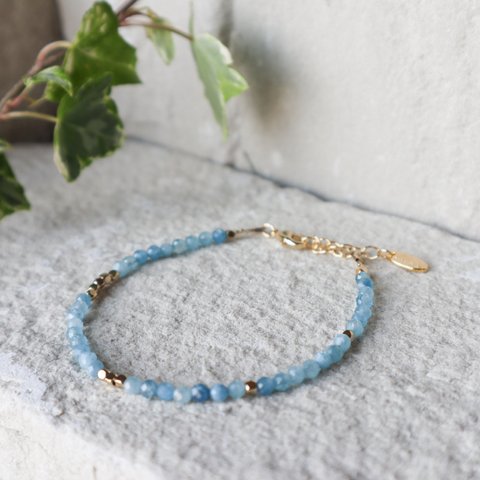 《3月誕生石　アクアマリン》　アシンメトリーブレスレット　14Kgf　bracelet Aquamarine