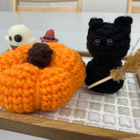 ハロウィン　ハンドメイド　かぼちゃ　黒猫　編みぐるみ