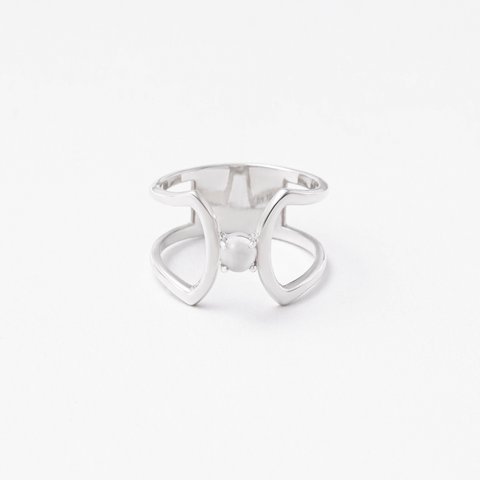 celosia ring / silver / moonstone