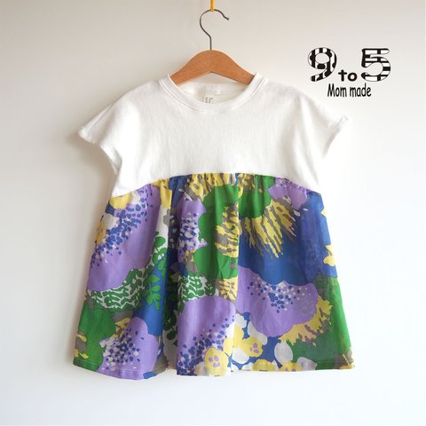 大きなカラフルフラワー　ギャザーチュ ニックTシャツ　（ホワイト/ブルー）Gathered Short-sleeve Tunic Top with Big Colorful Flower Prints