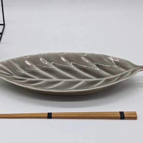 027-0506　長皿 魚焼物皿 楕円皿 サンマ 和陶器 和モダン /リーフプレート(M)グレー