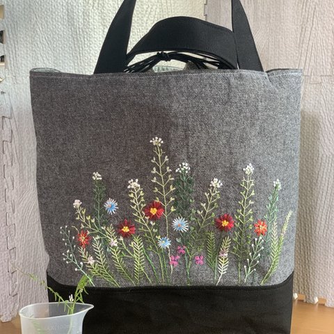 野の花刺繍のグレー巾着バック