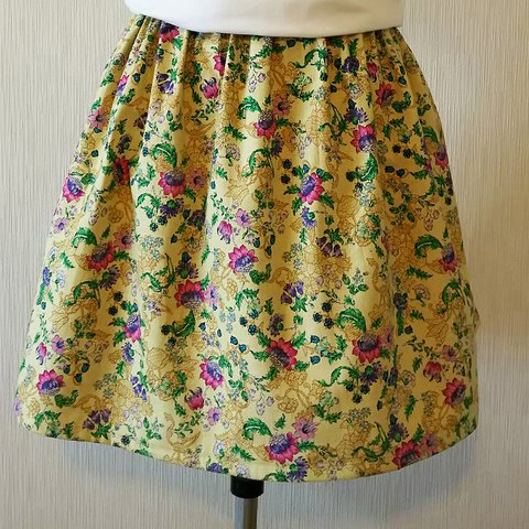 花柄プリントのスカート
