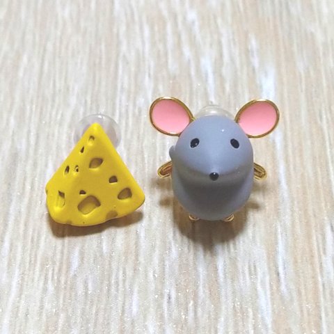 チーズとネズミ ピアス 新品