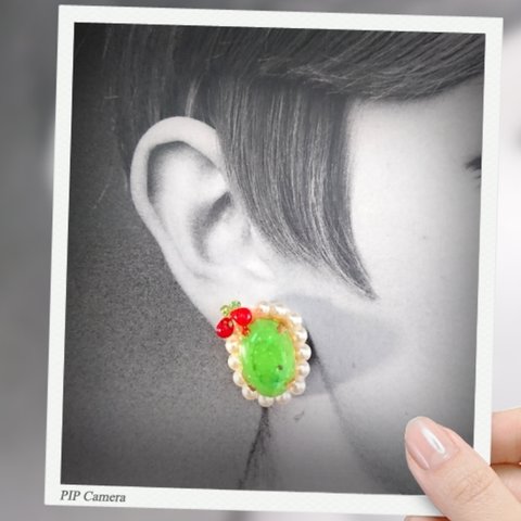 ⋆⸜ キラキラ ドロップス ⸝⋆  クリームソーダ×🍒チェリーつき 刺繍 個性的 ピアス/イヤリング  