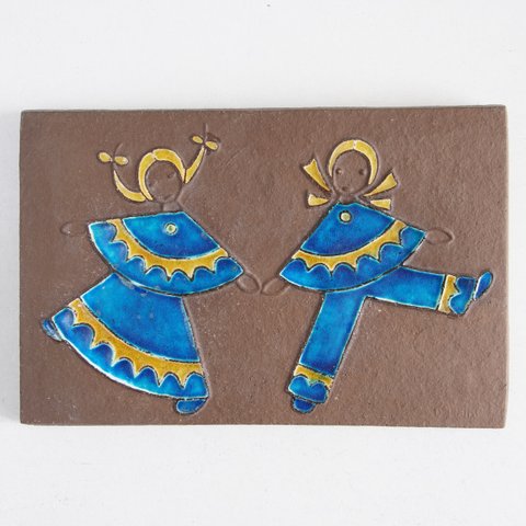 【北欧インテリア】ナブストラップ ディートリンデ・へイン（D.Hein）二人の青い服の少女の陶板 デンマーク製