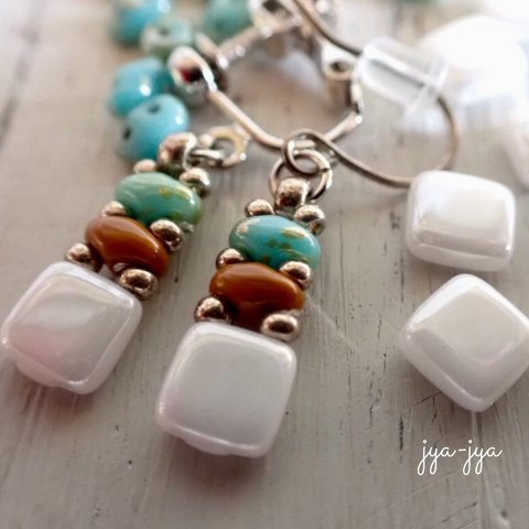 beads earrings ＊ White square