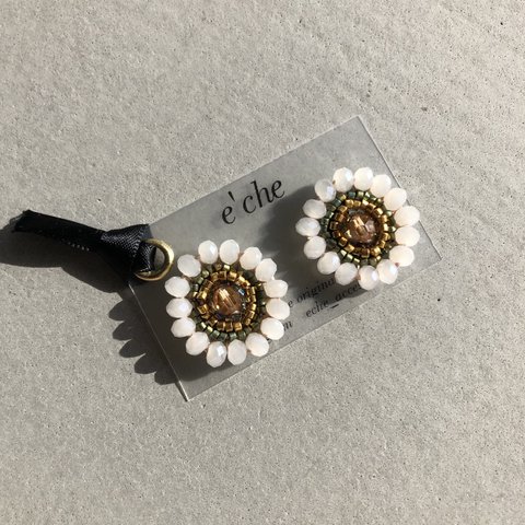 e’che beading collection milky white チタンピアス／イヤリング