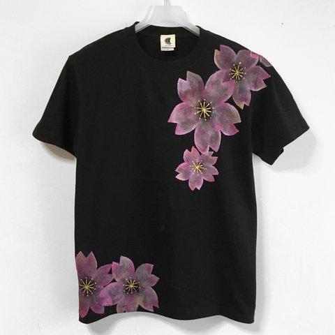 舞桜柄Tシャツ　ブラック×桜色　手描きで描いた和風の桜柄Tシャツ 