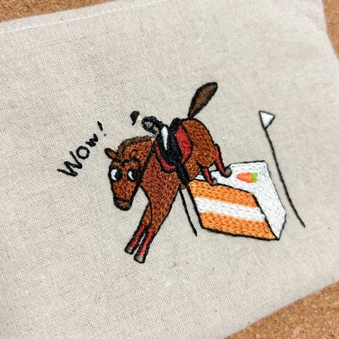 刺繍ポーチ「にんじんケーキの誘惑」