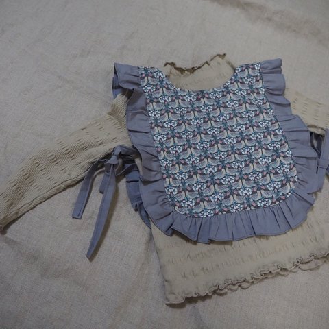 frill Gilet  刺繍　リバティ