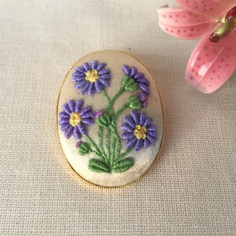 刺繍ブローチ ブルーデイジー