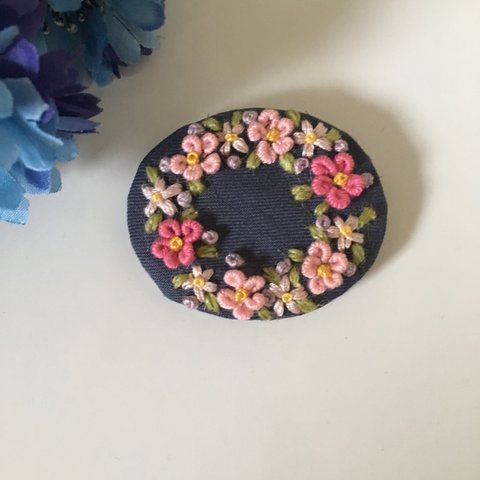 刺繍ブローチ    フラワーリース