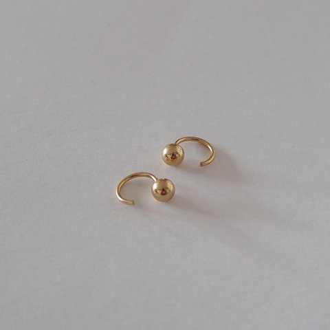 ハーフフープピアス　ボールピアス