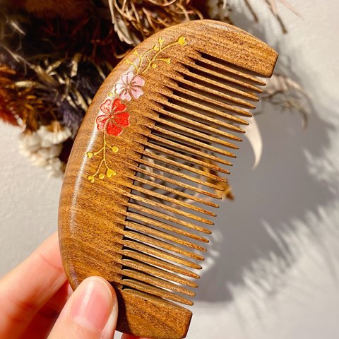 名前入り 名入れ 刻印 くし ヘアブラシ 高級檀木 木製櫛  梅花【桃太郎】お守り 静電気防止 美髪 頭皮マッサージ 男女 プレゼント お祝い