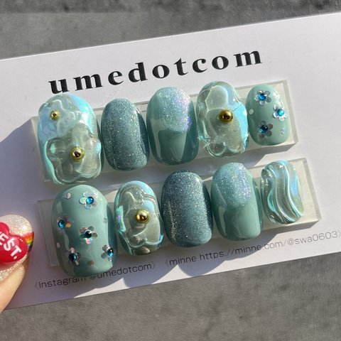 (🔵🌼)ネイルチップ うるうるフラワーニュアンス 水色 ミルキーブルー 花 マグネットネイル 