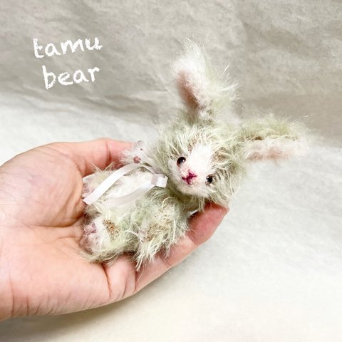 モヘア モスグリーンのハチワレちびウサちゃん ハンドメイド  テディベア Tamubear