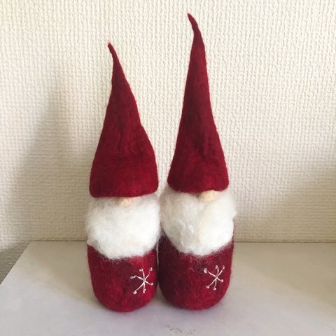 トントゥ　　バーガンディ　雪刺繍