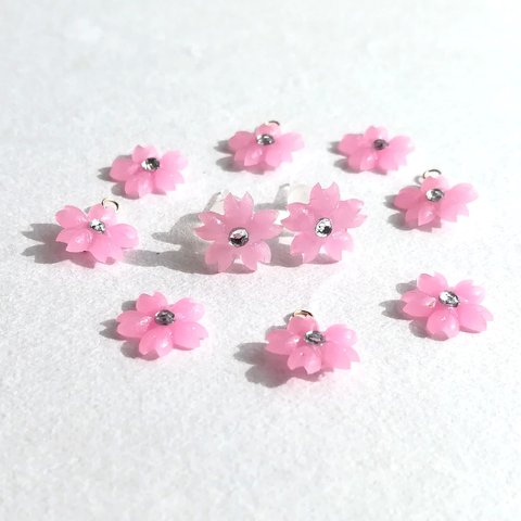 さくら🌸ピアス　イヤリング　レジン