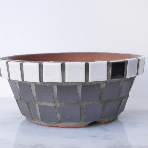 ダークグレー＆ホワイトラインの植木鉢（T-015）