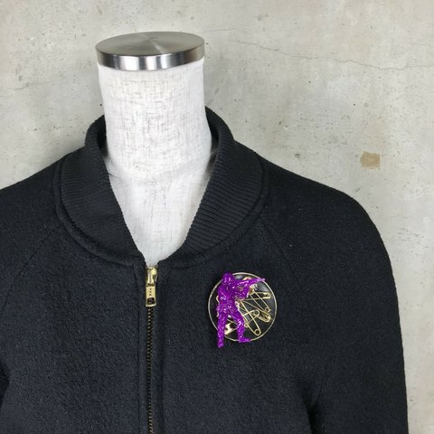 【SALE】 バッヂ 安全ピン×兵隊 紫