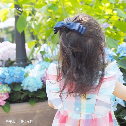 ネイビー × ドットリ ボ ンの ヘアゴム ☆ ゴムの交換ができます