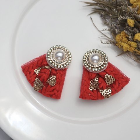 ビーズ刺繍　刺繍リボン　ハンドメイドピアス　イヤリング