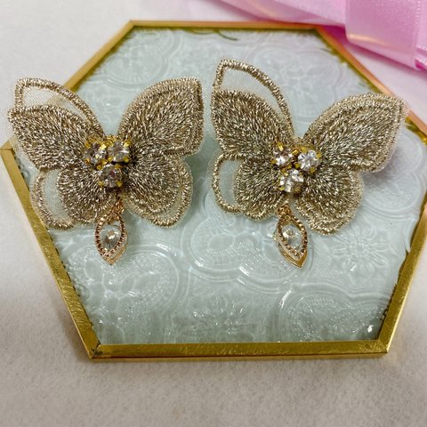 Butterflyベージュゴールドピアス(送料無料)