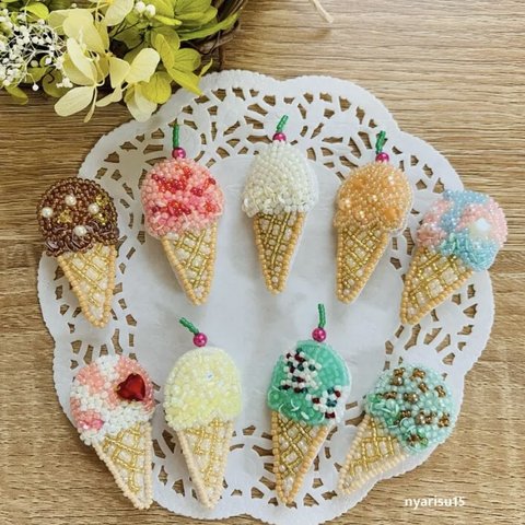 🍨アイスクリームのビーズ刺繍ブローチ🍨