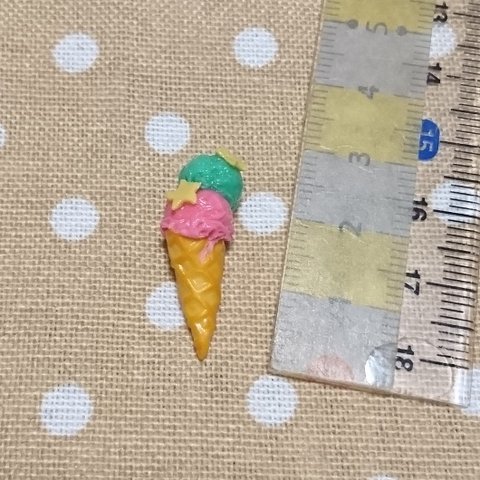 ミニチュア クリスマスカラーのアイス🍦落ちてないアイス  虚無。ではないアイス