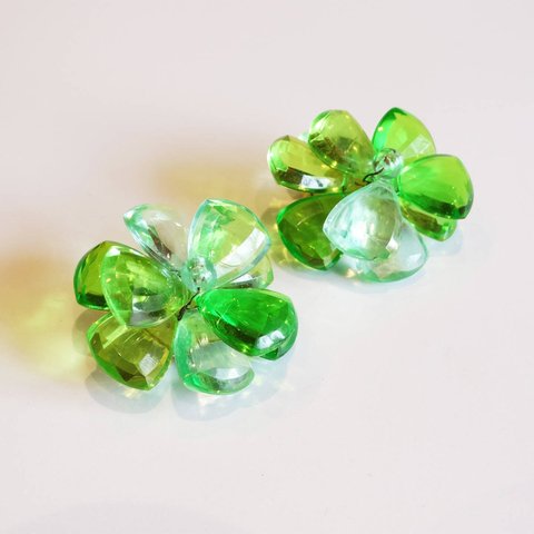 60s Vintage acrylic clear green flower earrings